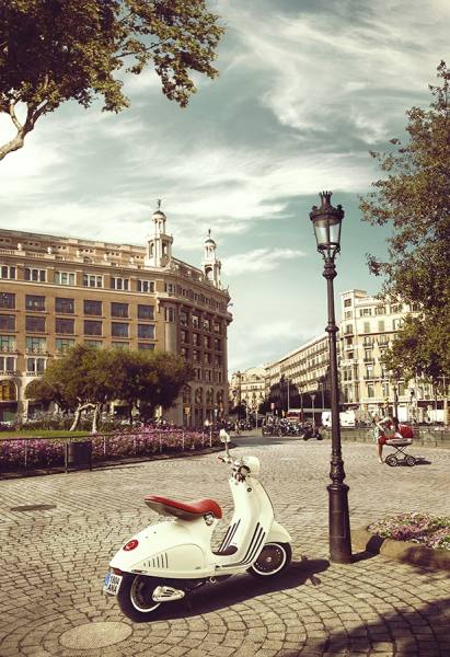 Photograph Emre Gologlu Vespa 946 on One Eyeland